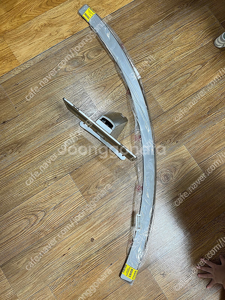 LG TV 스텐드 60/65인치용 팝니다. (사용안한 새것)--2